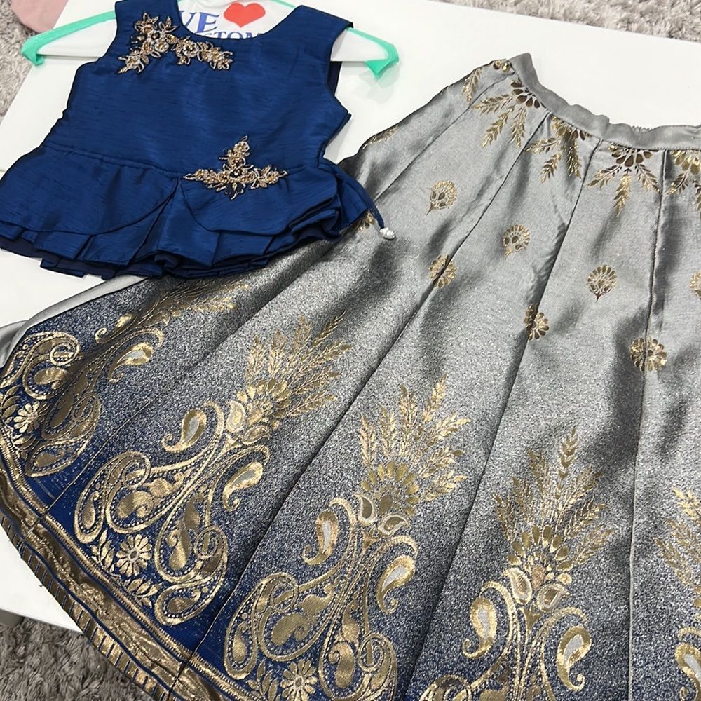 Mebaz designer Indian lehenga size 20 (2-3 years)